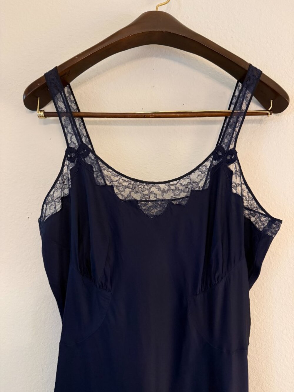 Vintage 50s Barbizon Ebonair Navy Lace Bow Slip 38